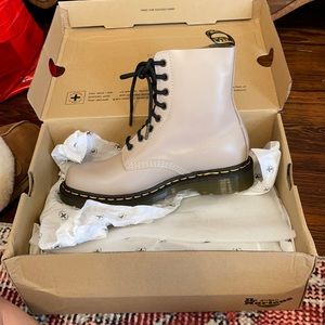 NWT Dr. Martens Doc Martens 1460 Pascal Virginia Natural